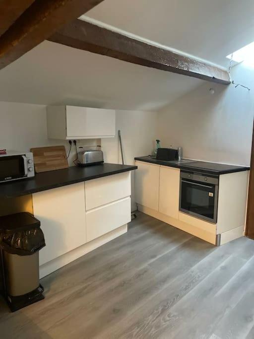 Détente - Appartement et poutres apparentes Béziers Extérieur photo