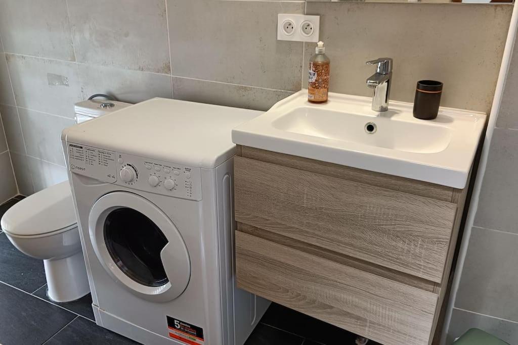 Détente - Appartement et poutres apparentes Béziers Extérieur photo