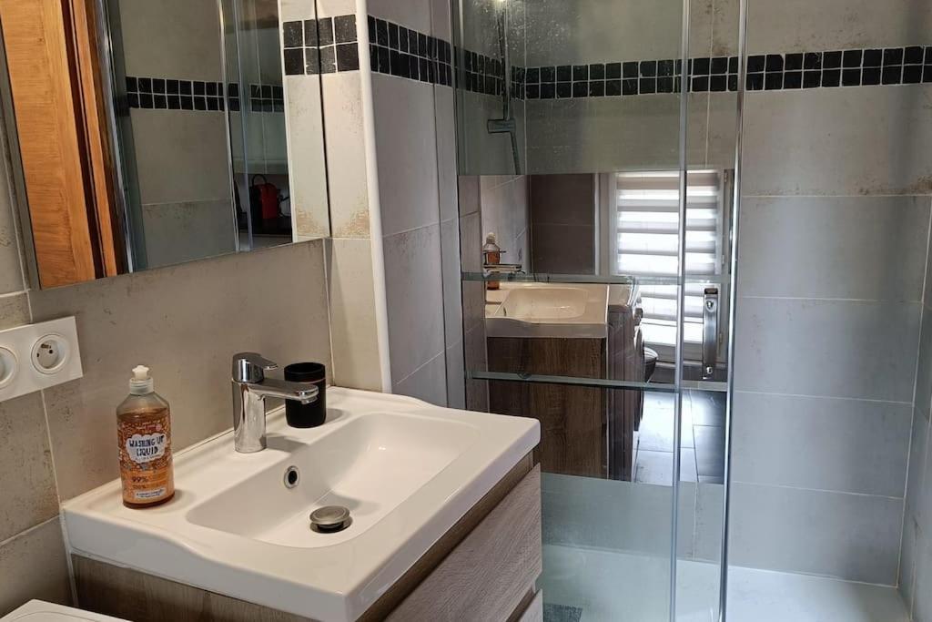 Détente - Appartement et poutres apparentes Béziers Extérieur photo